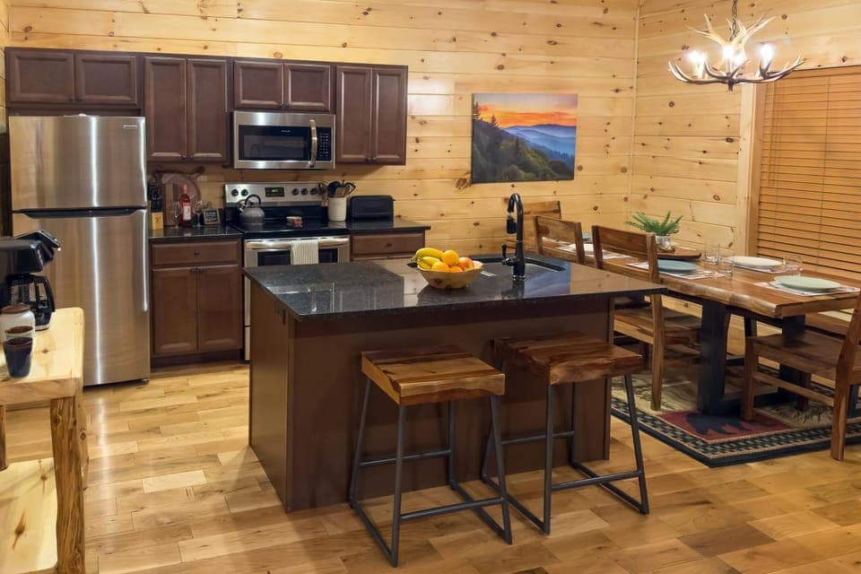 Gatlinburg Mountain Cabin: 4 Mi to National Park! Cabin in Pittman Center