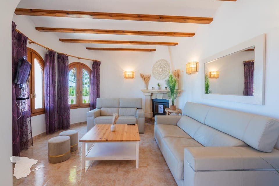 Communal lounge/ TV room, Living room