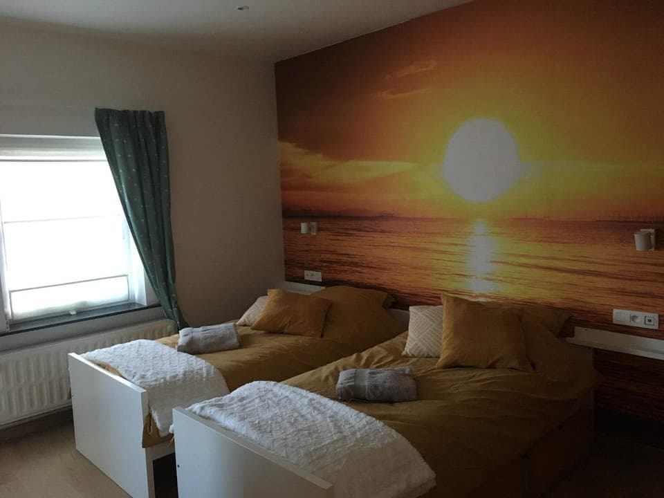 Bed, Photo of the whole room, Bedroom, internet