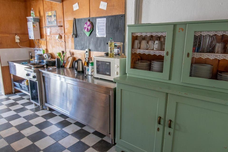 Kitchen or kitchenette, Communal kitchen, oven, stove