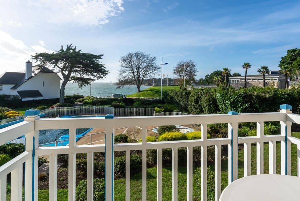 Balcony/Terrace, Garden view
