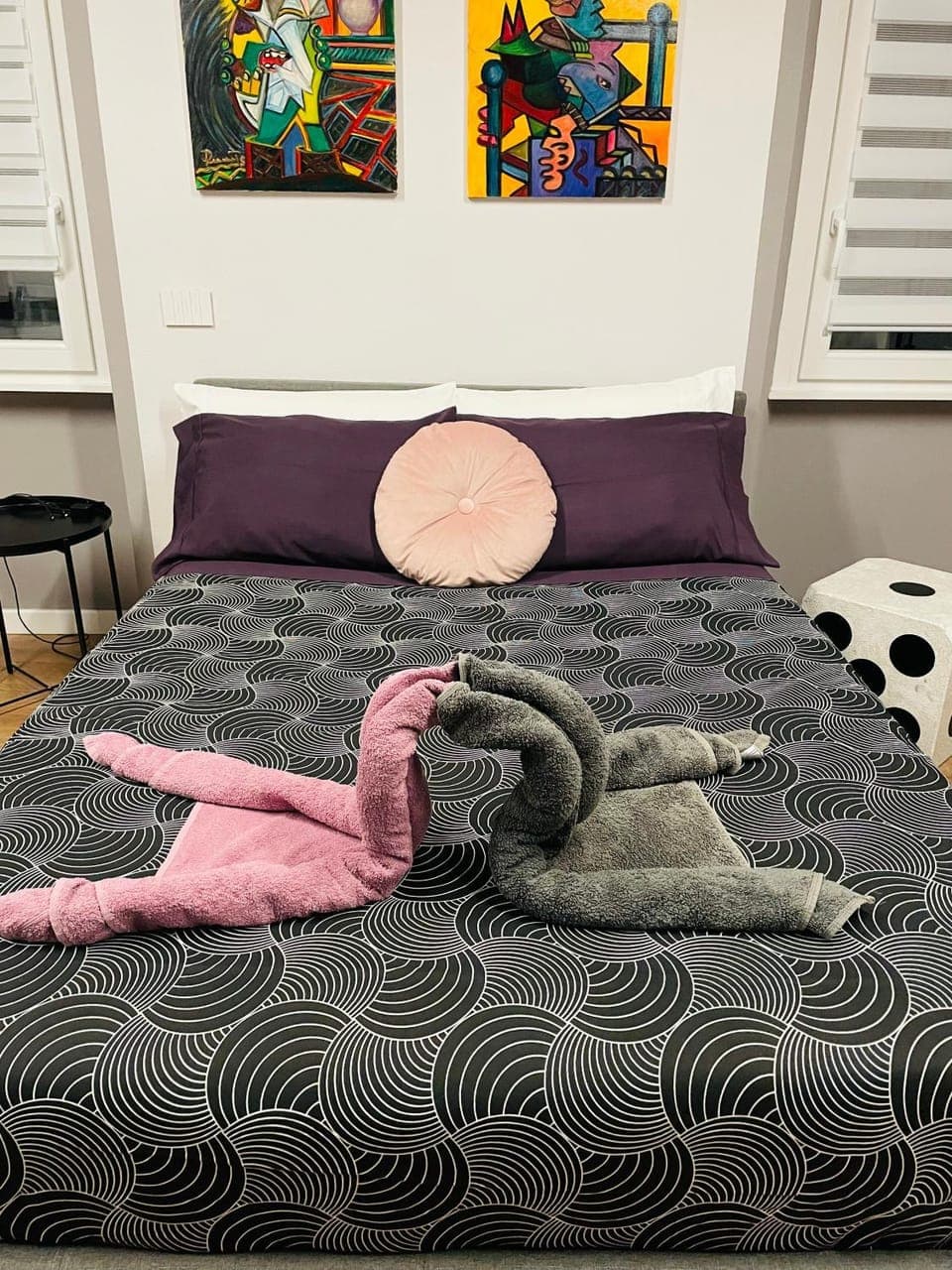 Bed, Photo of the whole room, Bedroom, towels