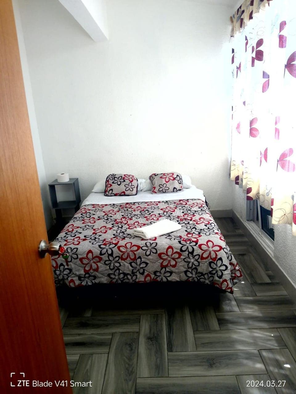 Bed, Photo of the whole room