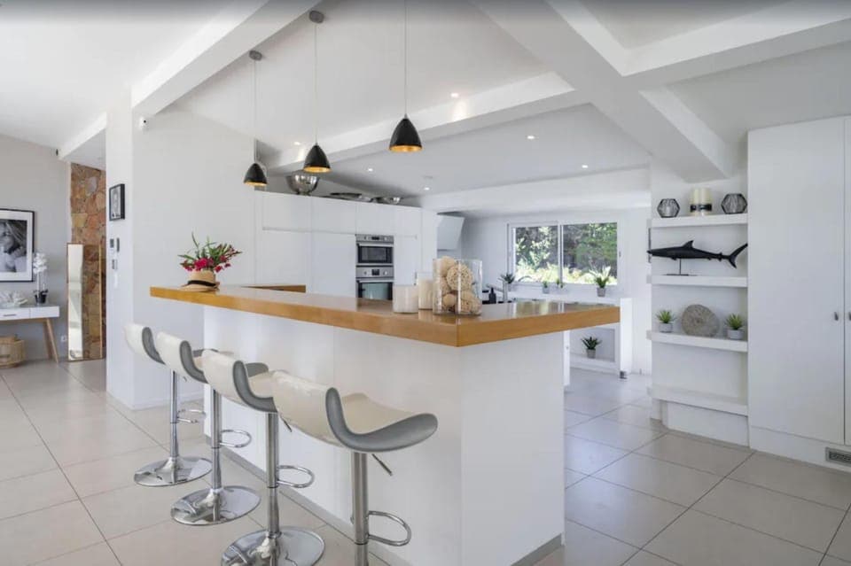 Kitchen or kitchenette, Dining area, dishwasher, minibar, oven, pet friendly, stove, toaster