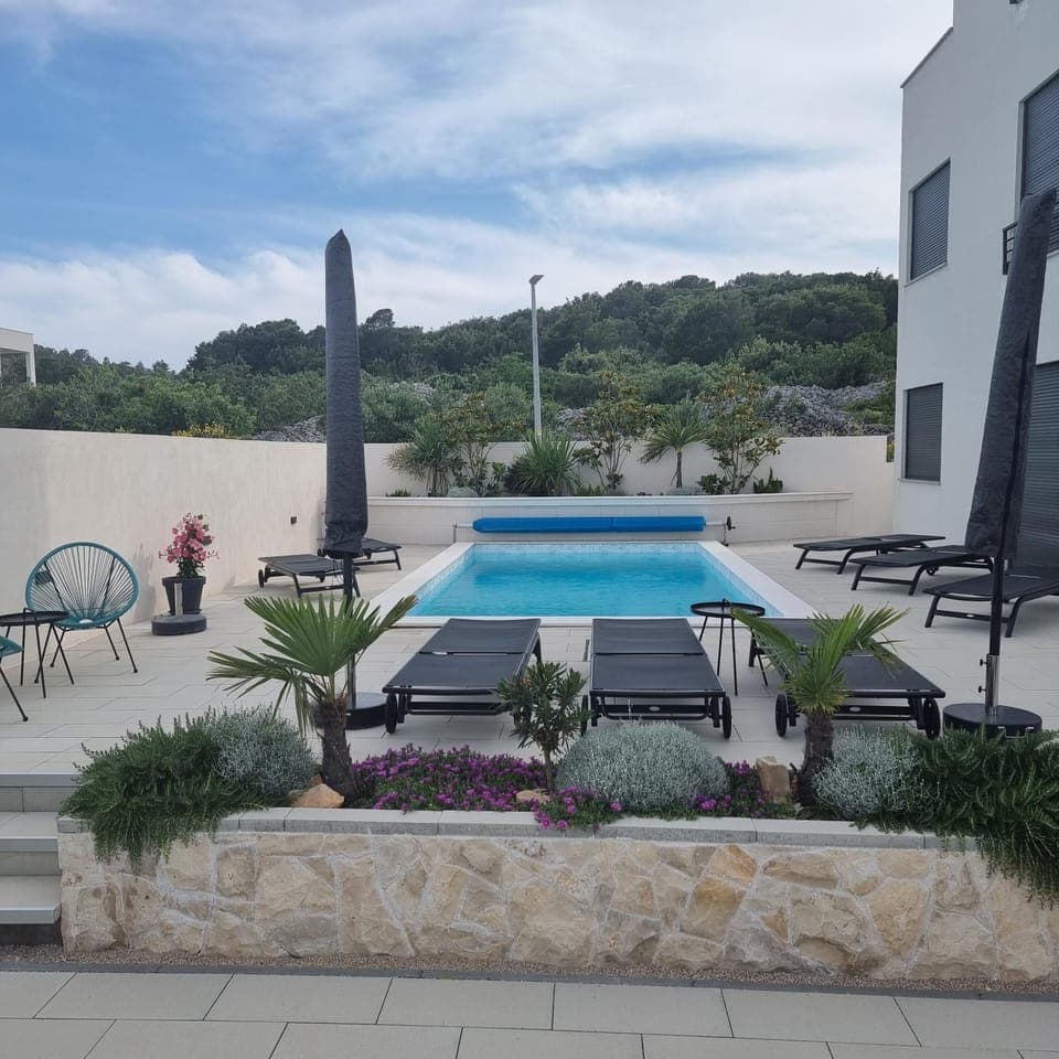Patio, Natural landscape, Mountain view, Pool view, Swimming pool, sunbed