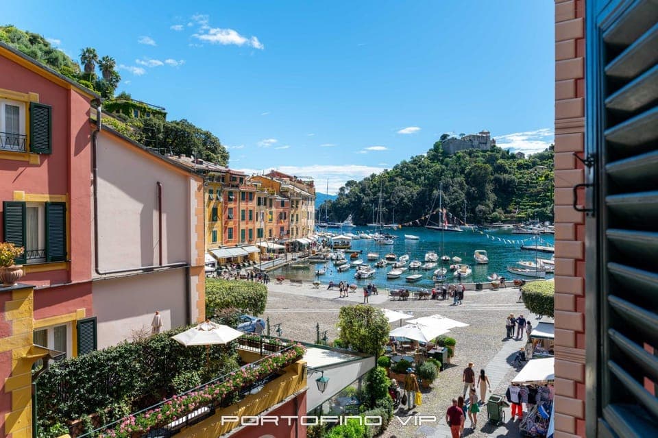 Property building, Day, Neighbourhood, City view, Sea view