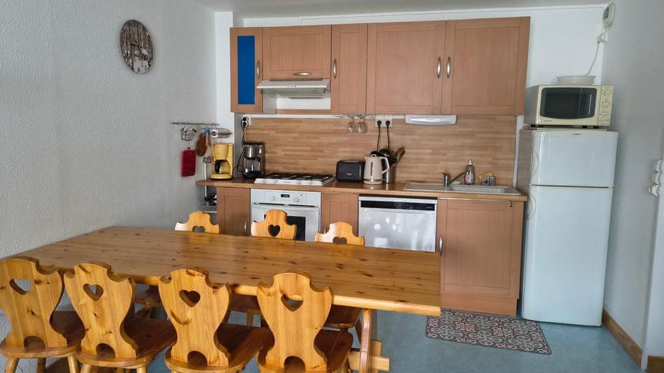 Dining area, kitchen