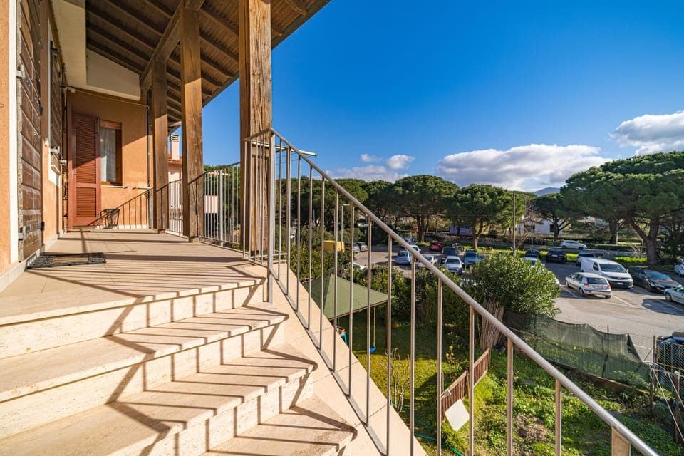 Day, View (from property/room), Street view, Parking