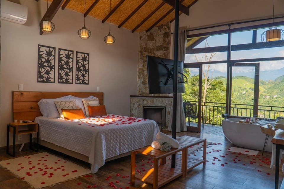 Bed, Natural landscape, Photo of the whole room, Bedroom
