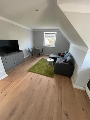 TV and multimedia, Living room, Seating area, Evening entertainment