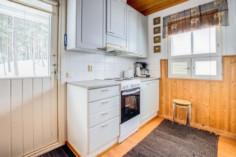 Kitchen or kitchenette, pet friendly, stove