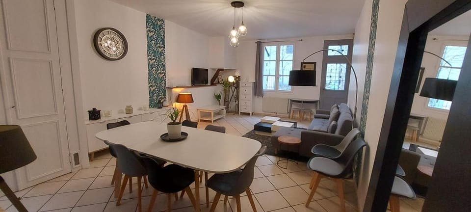 Living room, Dining area