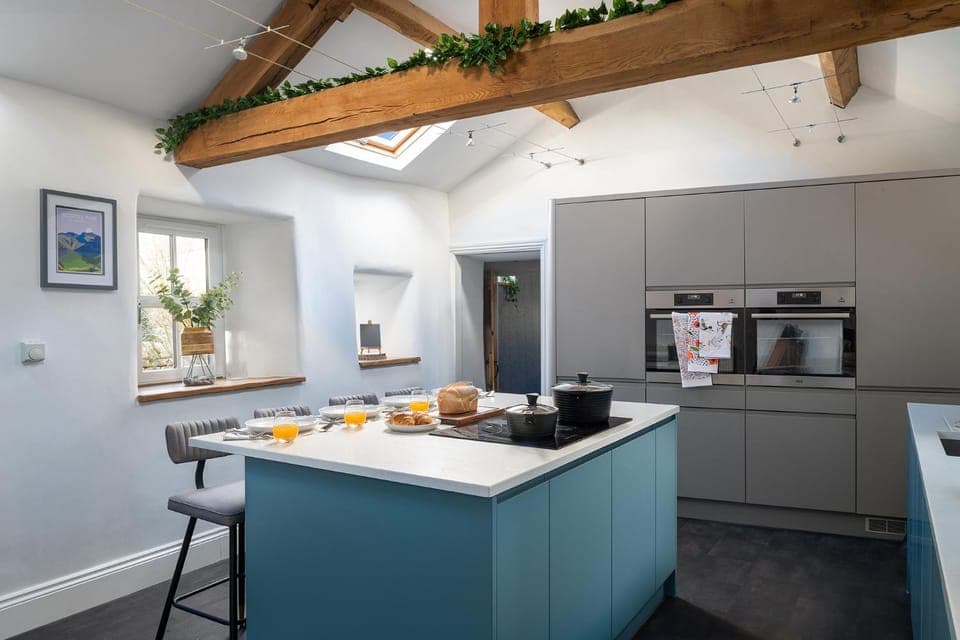 Kitchen or kitchenette, Food and drinks, Dining area, Food, pet friendly, stove