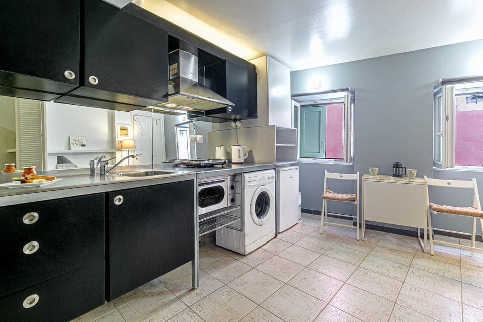 Kitchen or kitchenette, washing machine