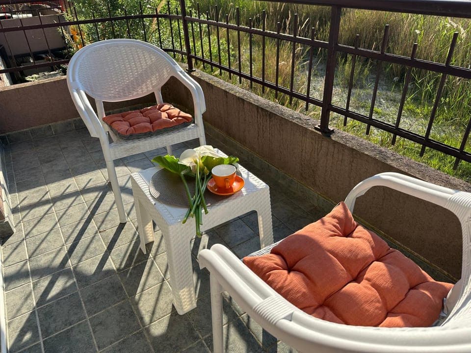 Patio, View (from property/room), Balcony/Terrace, Balcony/Terrace, Seating area, locker