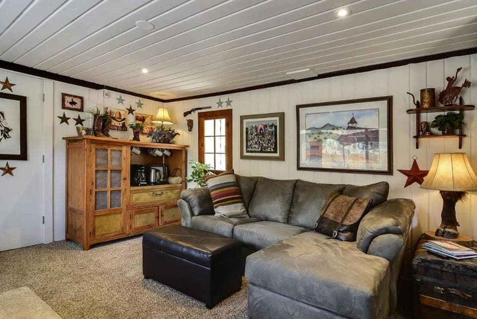 Pub - Hot Tub - Fire Pit House in Green Mountain Falls