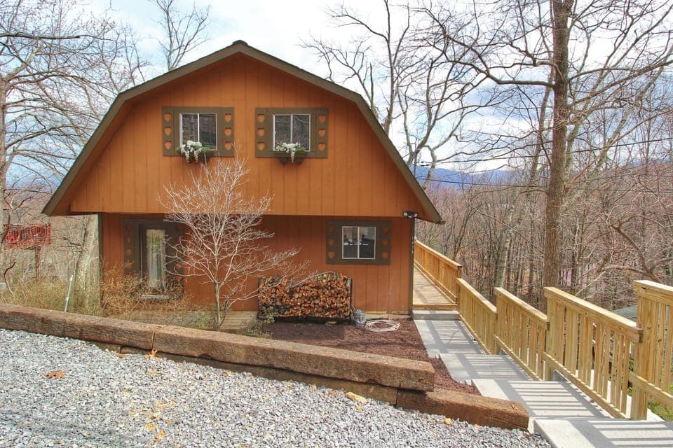 Paradise Vista, Amazing Mtn Views, Hot Tub, 560 FREE tickets each paid day!!! Chalet in Chalet Village