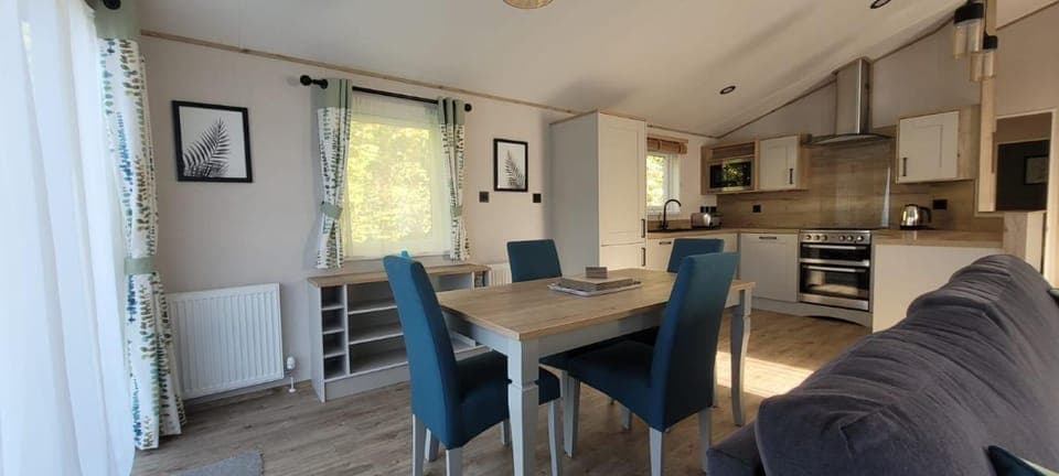 Dining area, kitchen