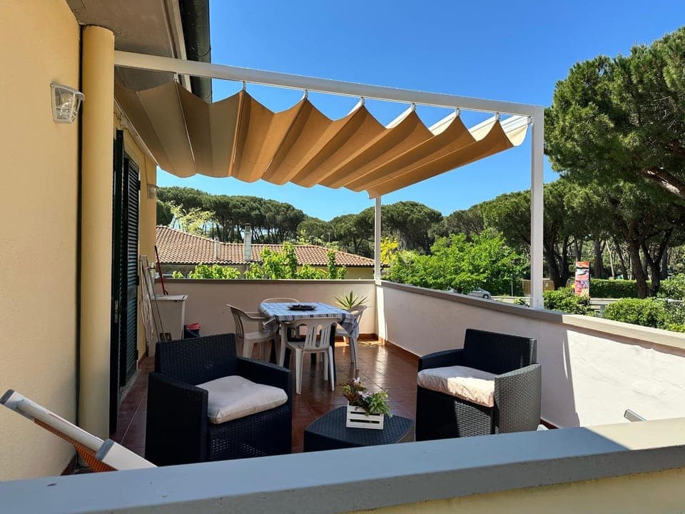 View (from property/room), Balcony/Terrace, Living room, Garden view