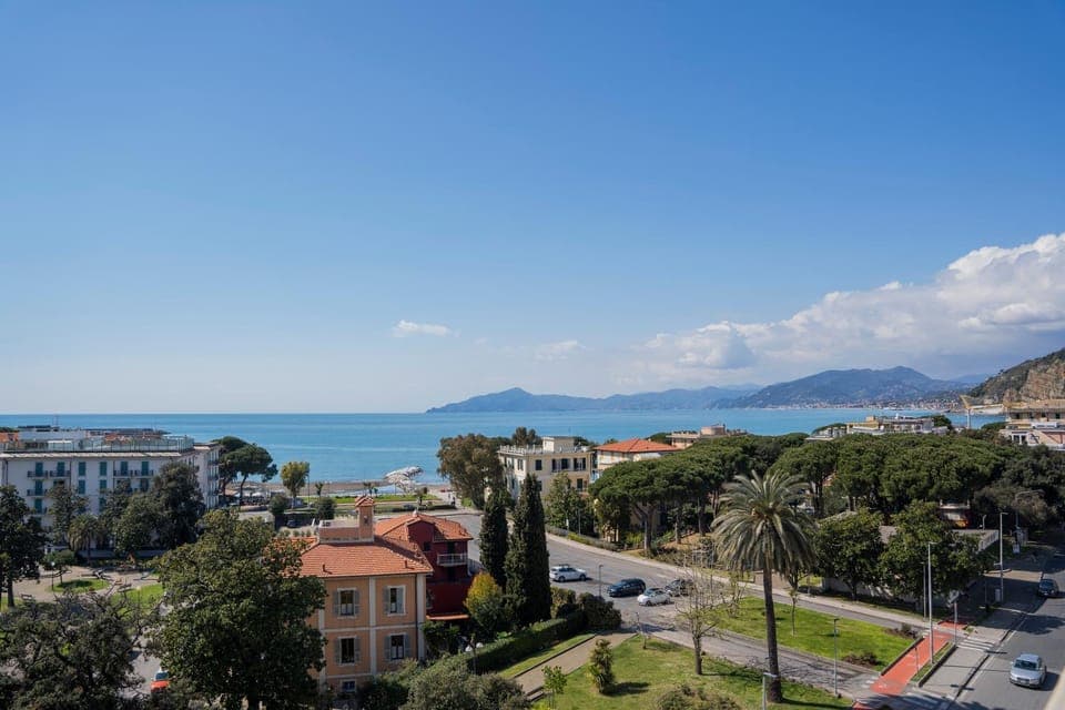 Neighbourhood, Natural landscape, Sea view, Street view
