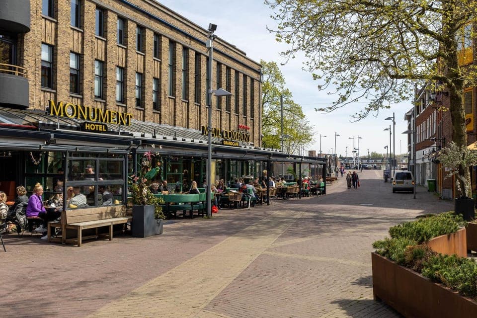 Day, Neighbourhood, Location