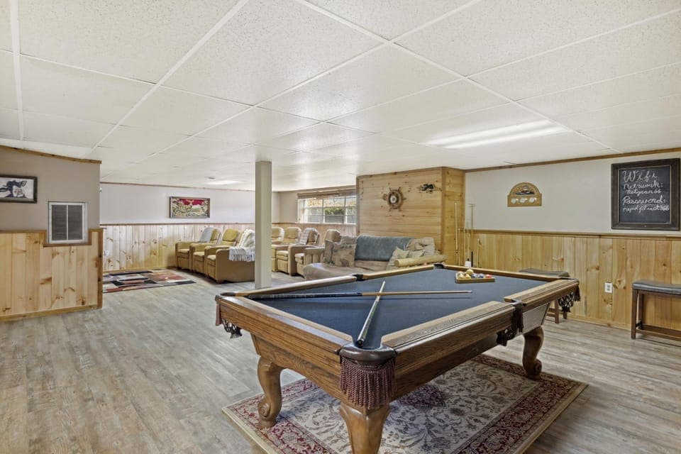 Billiard, Game Room