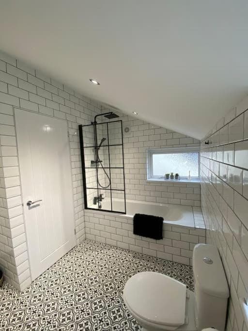 Shower, Toilet, Bathroom