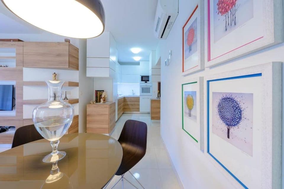 Living room, Dining area