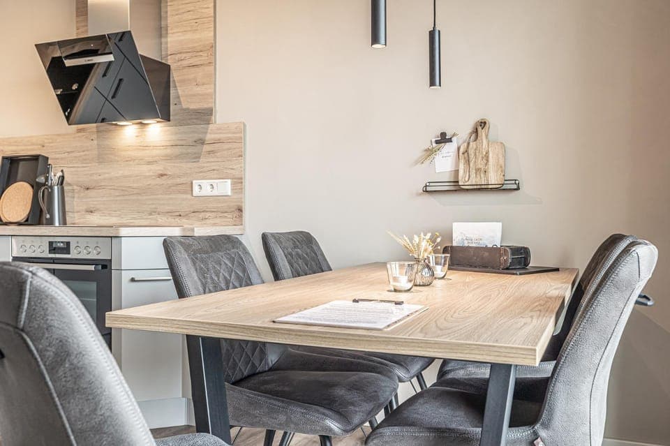 Kitchen or kitchenette, Seating area, Dining area