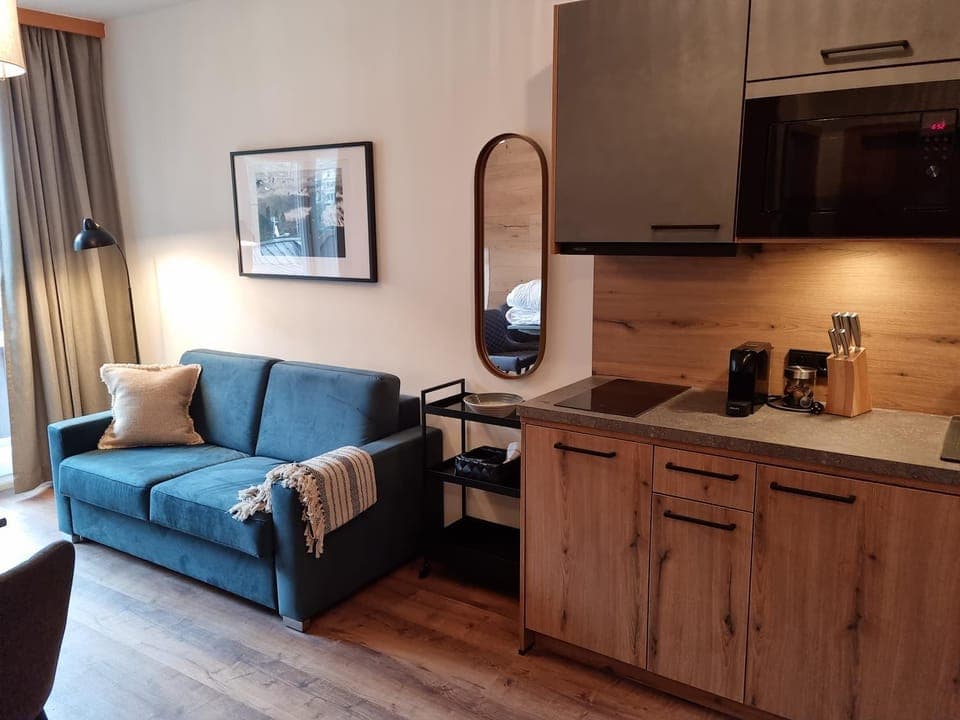 Kitchen or kitchenette, Living room, Seating area, minibar