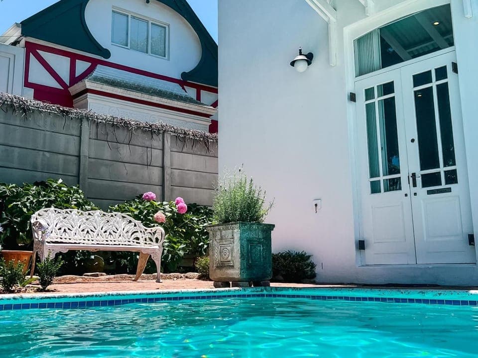 Swimming pool, Swimming pool