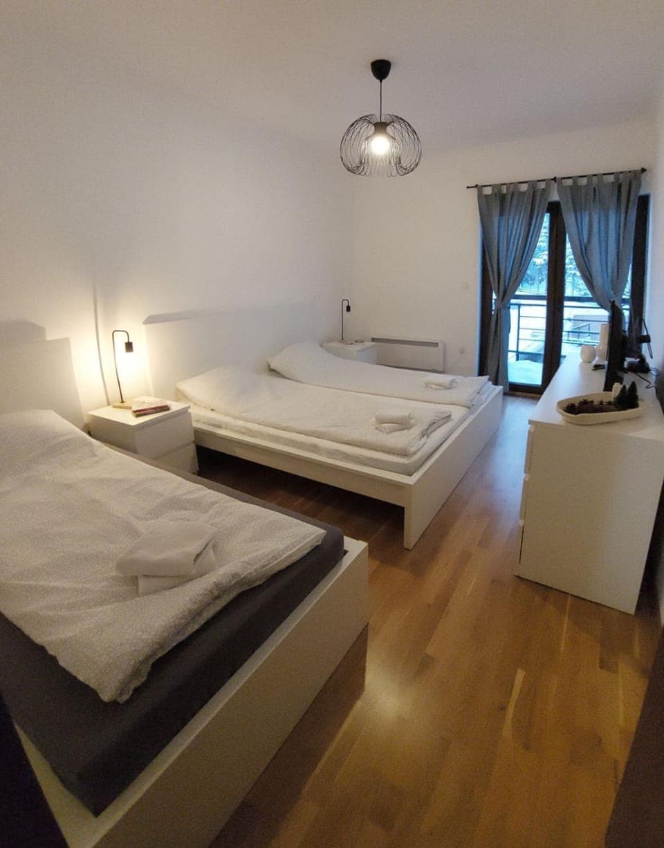 Bed, Bedroom, towels