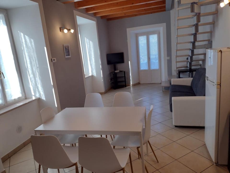 TV and multimedia, Living room, Dining area