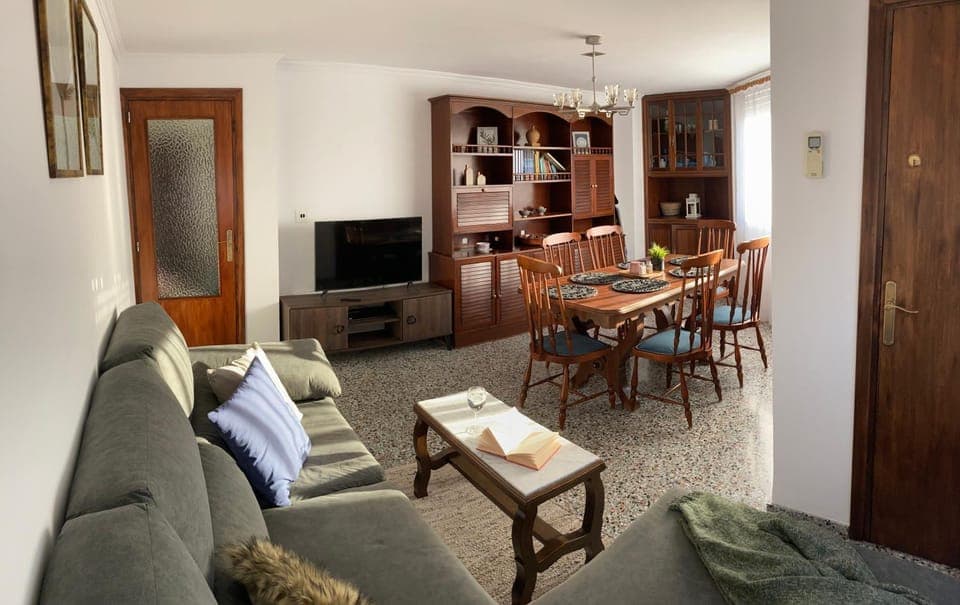 TV and multimedia, Living room, Seating area, Dining area