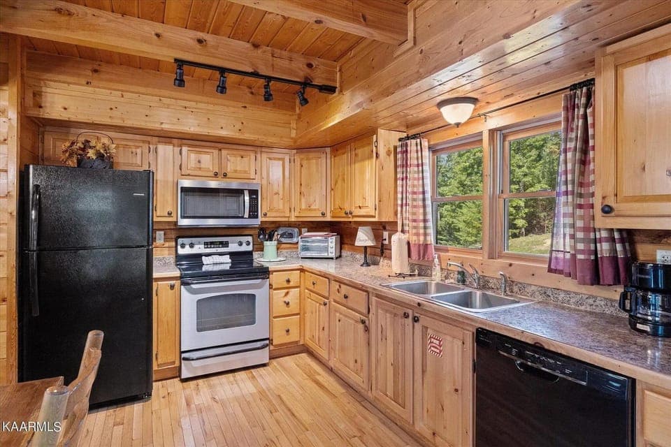 Majestic Mountain Chalet in Pigeon Forge