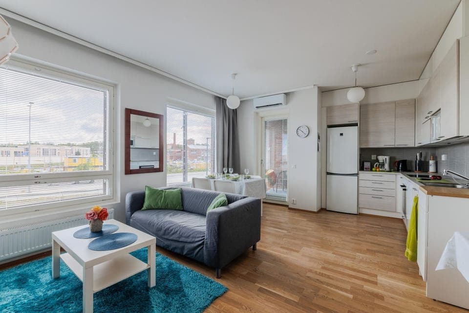 Dining area, Lake view, dishwasher, hair dresser, stove, kitchen