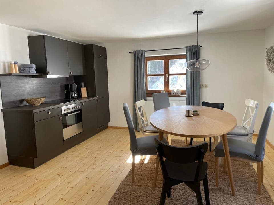 Kitchen or kitchenette, Seating area, Dining area, pet friendly