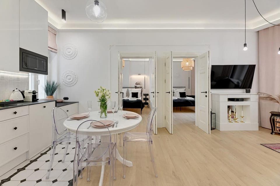 TV and multimedia, Coffee/tea facilities, Kitchen or kitchenette, Living room, Seating area