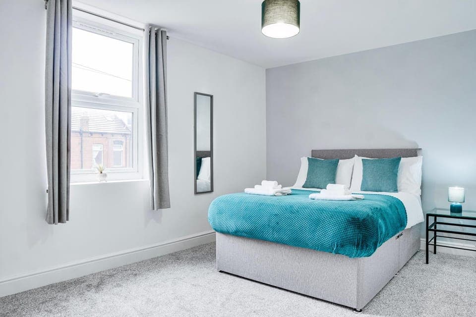 Bed, Photo of the whole room, Bedroom