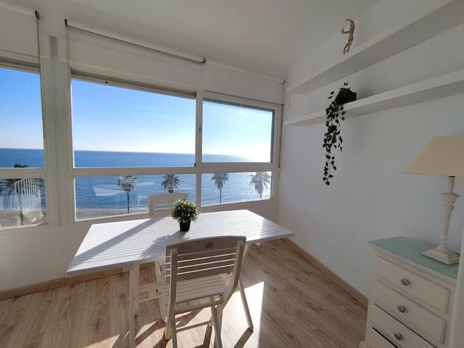 View (from property/room), Dining area, Sea view
