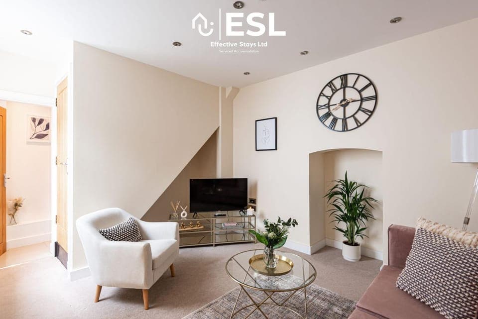 Communal lounge/ TV room, TV and multimedia, Living room, Seating area, Evening entertainment