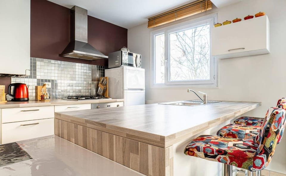 Kitchen or kitchenette