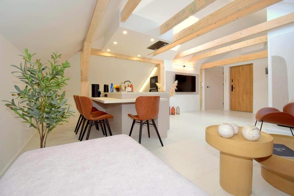 TV and multimedia, Living room, air conditioner