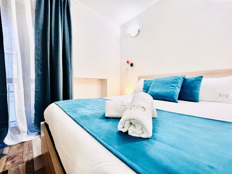 Bed, Photo of the whole room