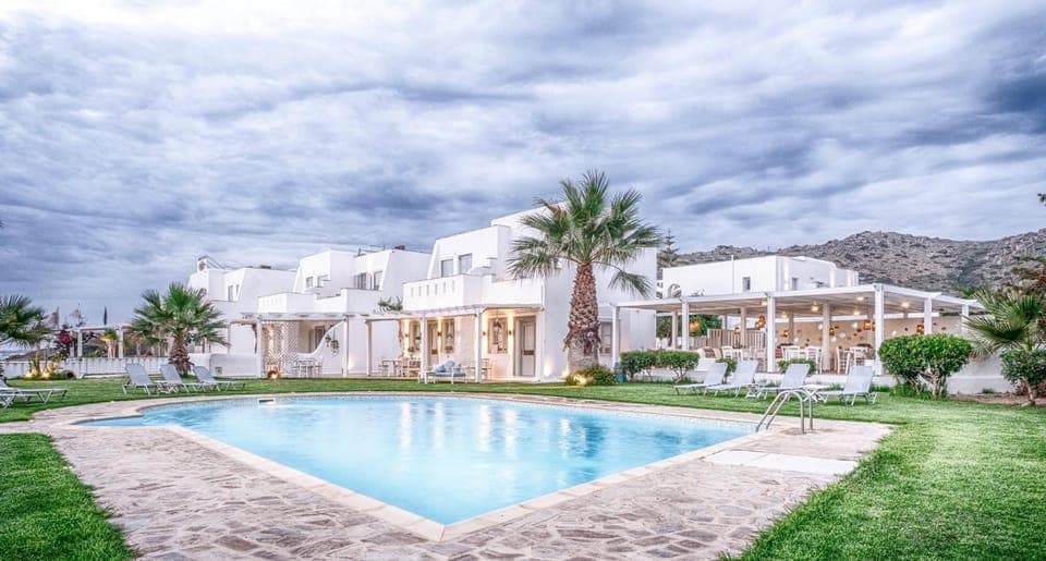 Property building, Swimming pool, Swimming pool