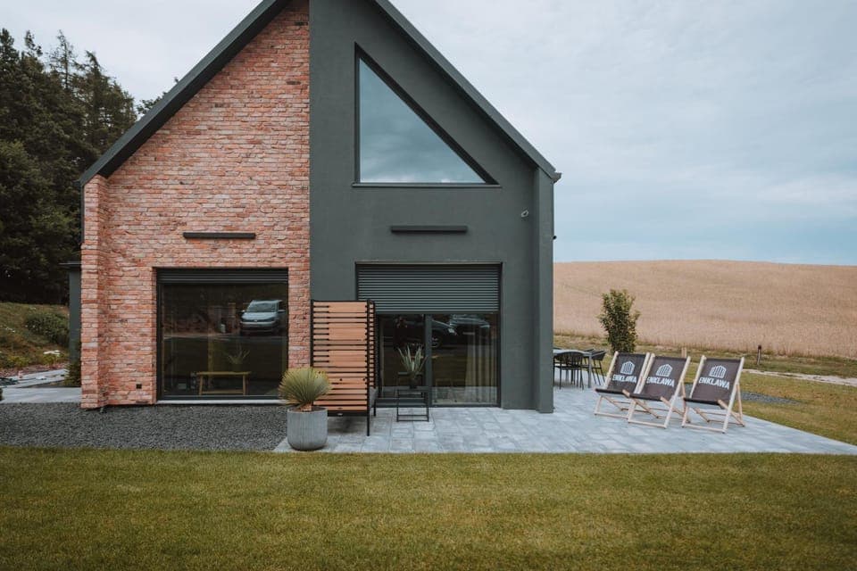 Property building, Patio, Spring, Day, Natural landscape, Garden, Garden view, sunbed