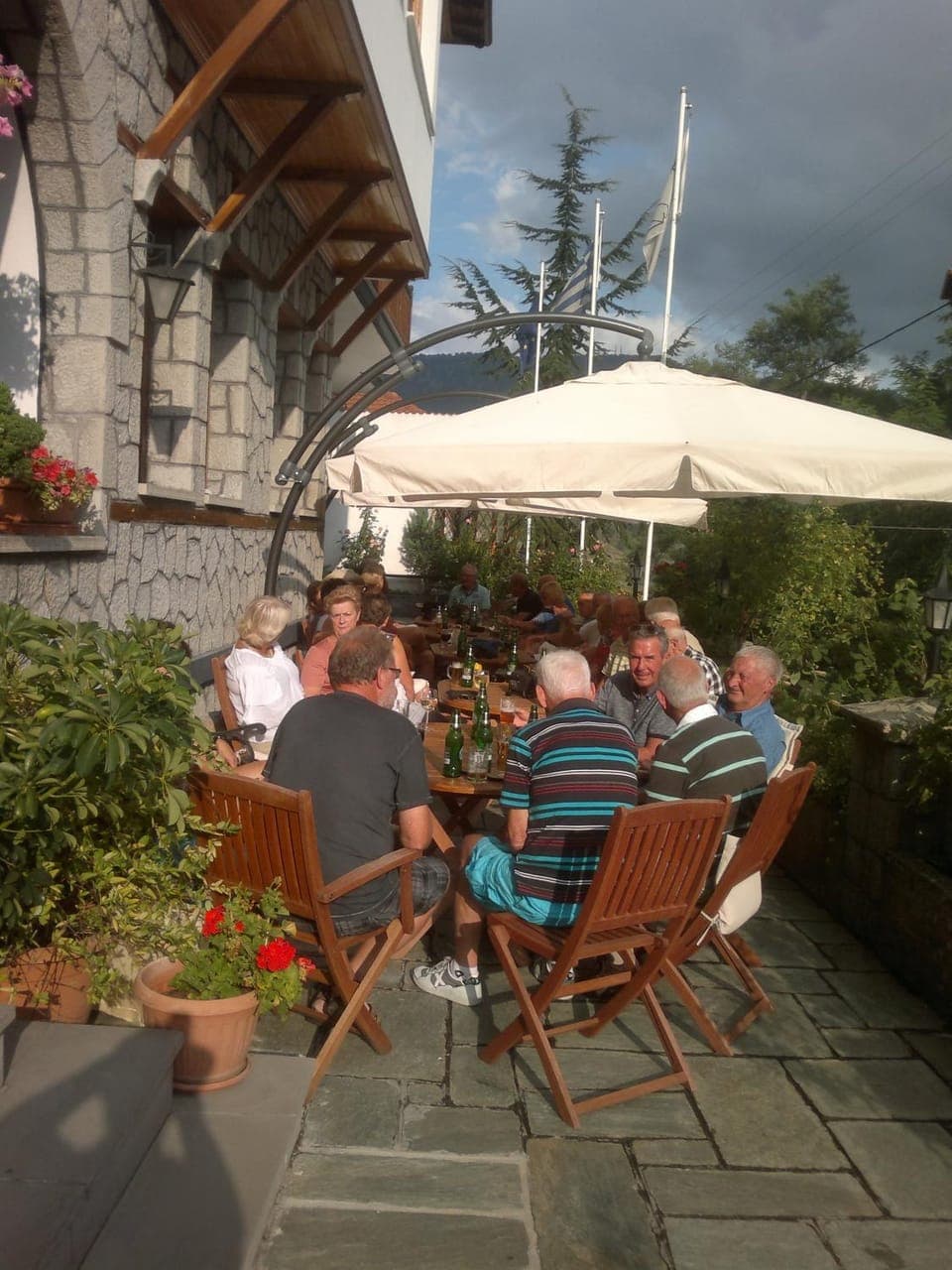 Restaurant/places to eat, Day, group of guests