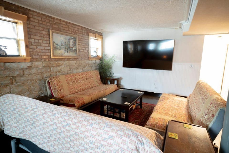 Communal lounge/ TV room