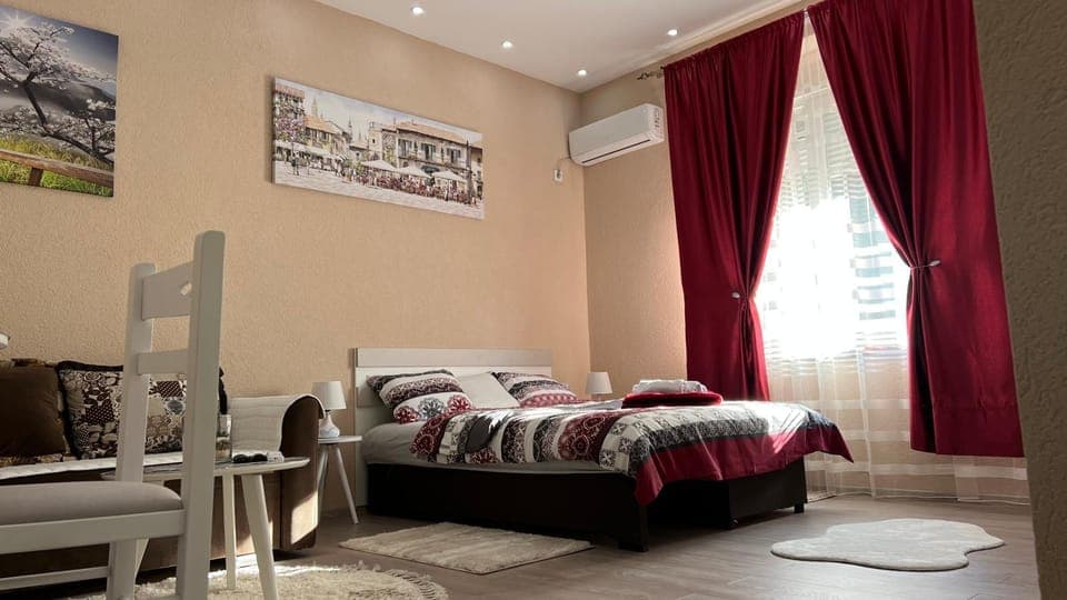 Bed, Living room, Bedroom