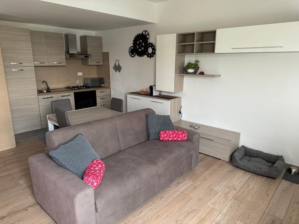 Communal lounge/ TV room, Kitchen or kitchenette, Living room, Seating area, Dining area, minibar, pet friendly, stove